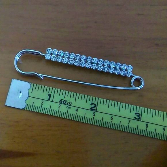 Simple Rhinestone Kilt Pin - Picture 2 of 4